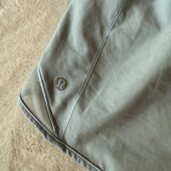 Lululemon Hotty Hot High-Rise Lined Short 2.5" Grey 45777 - Picture 8 of 11